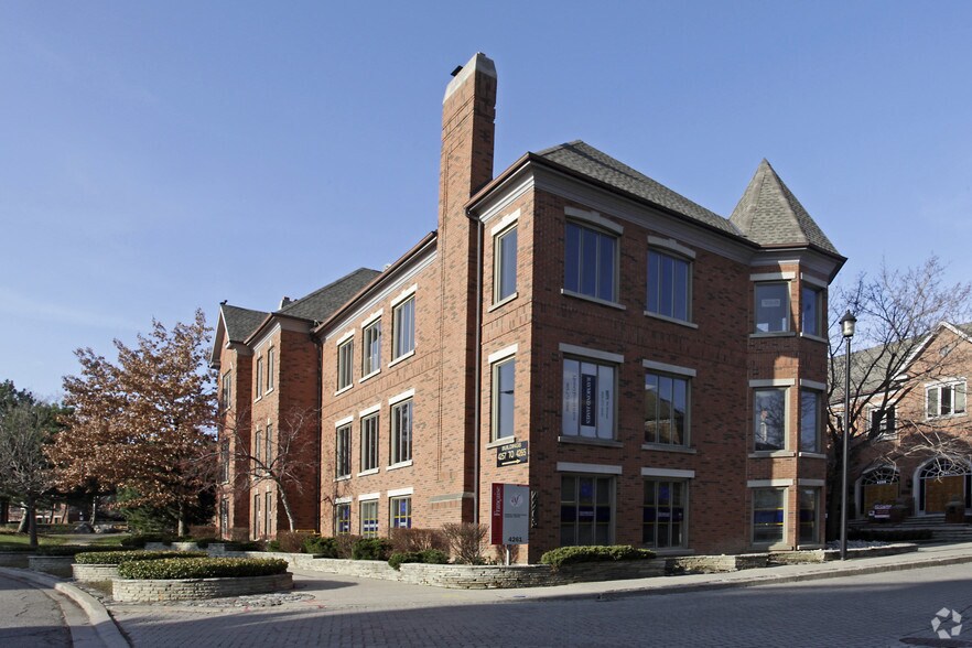 4257-4265 Sherwoodtowne Blvd, Mississauga, ON à louer - Photo de l’immeuble – Image 3 sur 9