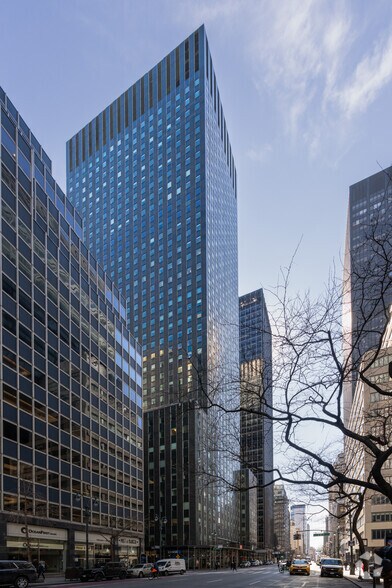 633 Third Ave, New York, NY à vendre - Photo de l’immeuble – Image 2 sur 22
