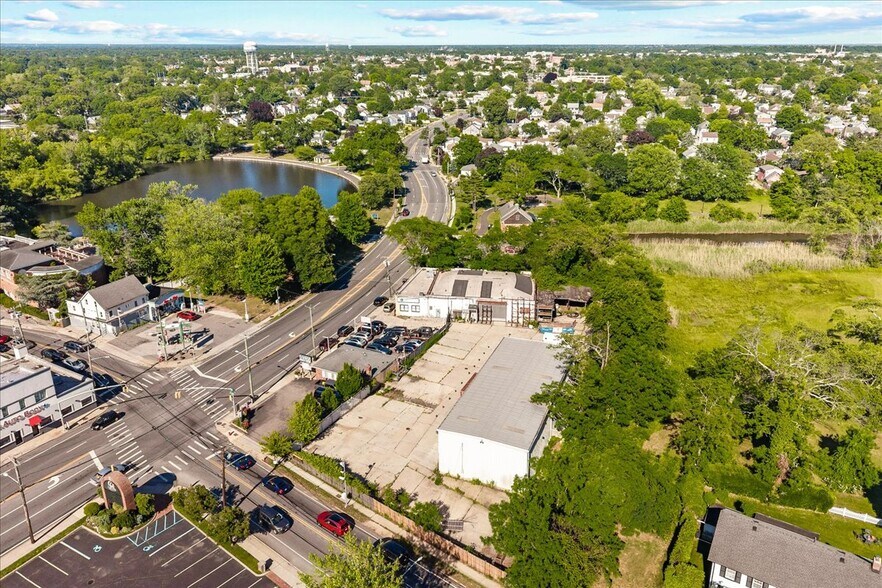1044 Merrick Rd, Baldwin, NY à vendre - Photo de l’immeuble – Image 3 sur 13