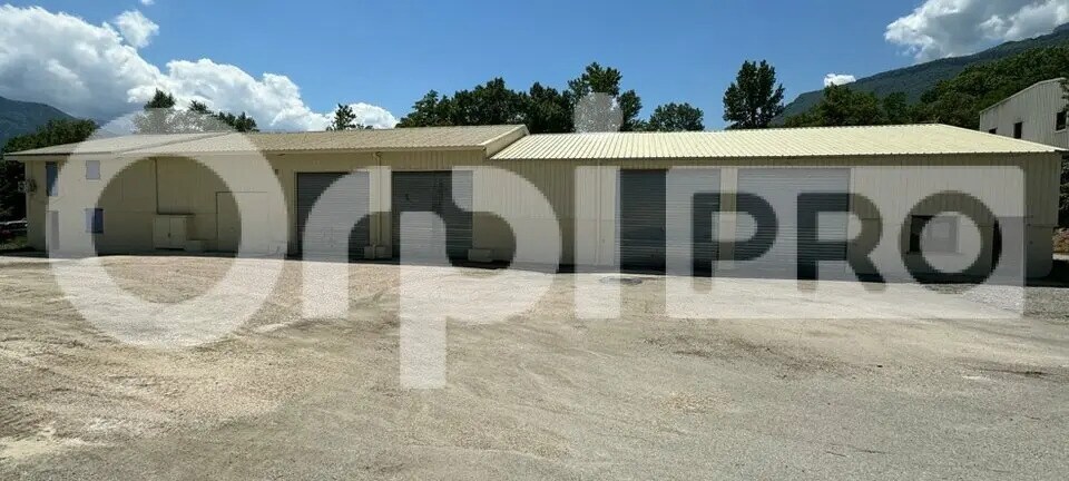 Local d’activités dans Saint-Vincent-de-Mercuze à louer Photo de l’immeuble– Image 1 sur 5