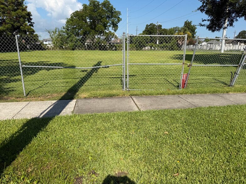 4338 Elysian Fields Ave, New Orleans, LA à vendre - Photo de l’immeuble – Image 2 sur 10