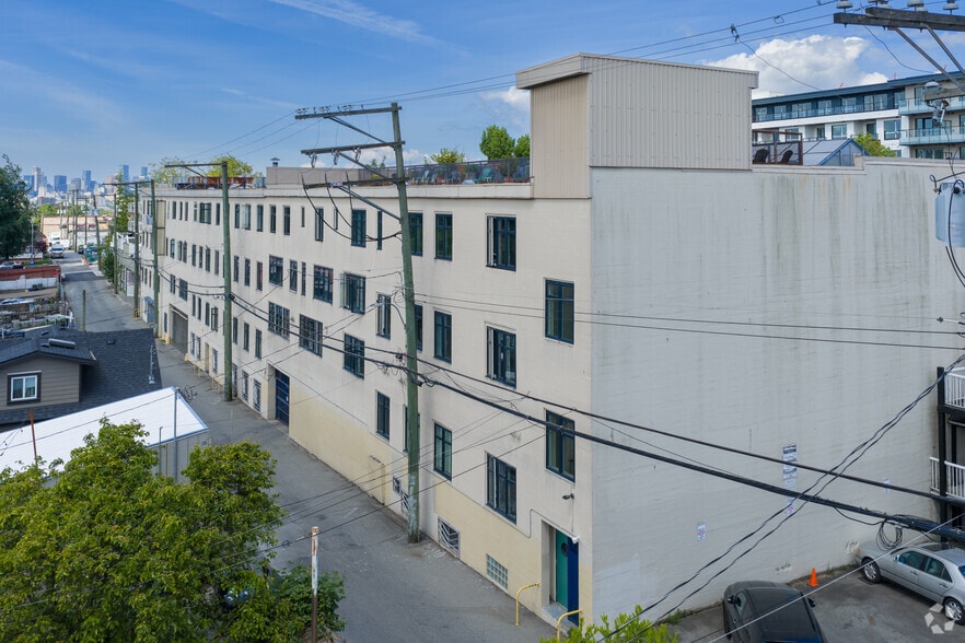 2522-2572 Hastings St, Vancouver, BC à vendre - Photo de l’immeuble – Image 3 sur 4