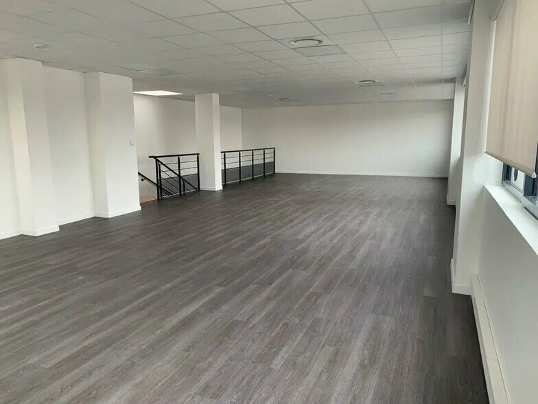 Local d’activités dans Saint-Quentin-Fallavier à louer - Photo de l’immeuble – Image 1 sur 13