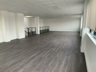 Plus de détails pour Bureau, Local d'activités à louer