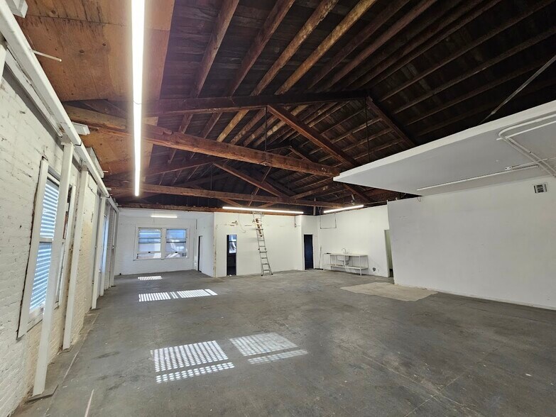 3326 S Main St, Los Angeles, CA à louer - Photo de l’immeuble – Image 3 sur 11