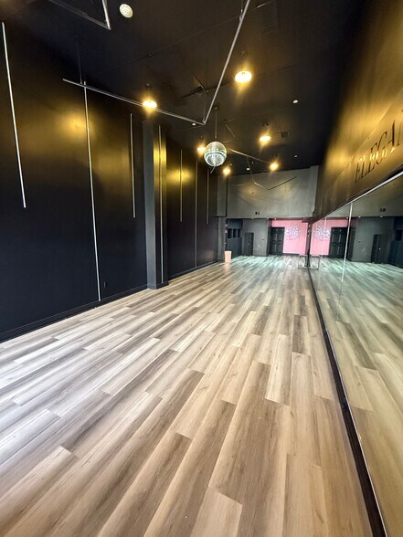 930 S Robertson Blvd, Los Angeles, CA à louer - Photo de l’immeuble – Image 2 sur 7