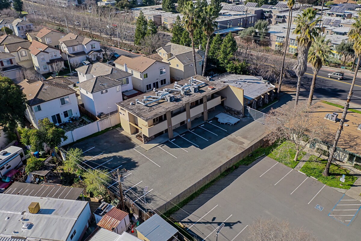 1280 Monument Blvd, Concord, CA à louer Aérien– Image 1 sur 4