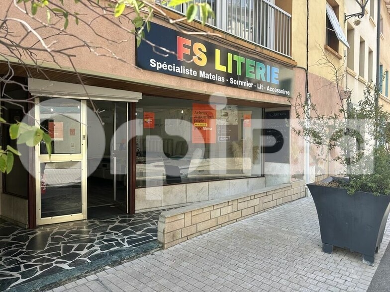 Local commercial dans Saint Symphorien D Ozon à louer - Photo de l’immeuble – Image 1 sur 5