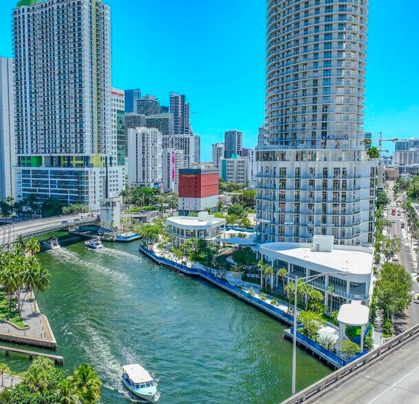 275 SW 6th St, Miami, FL à louer - Photo de l’immeuble – Image 2 sur 9