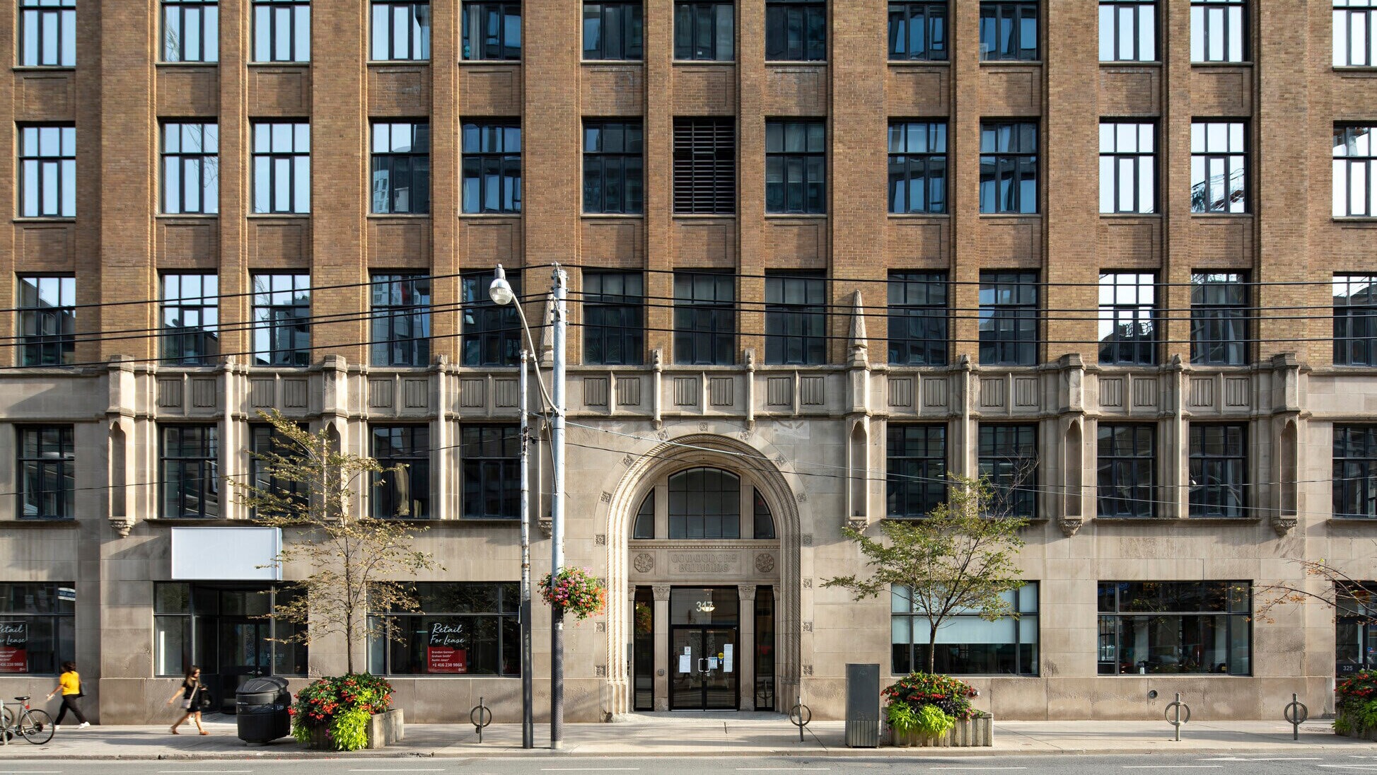317 Adelaide St W, Toronto, ON à louer Photo de l’immeuble– Image 1 sur 8