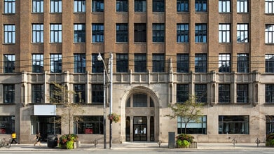 317 Adelaide St W, Toronto, ON à louer Photo de l’immeuble– Image 1 sur 8