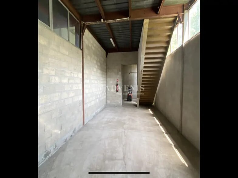 Industriel/Logistique dans Guyancourt à vendre - Photo de l’immeuble – Image 2 sur 3