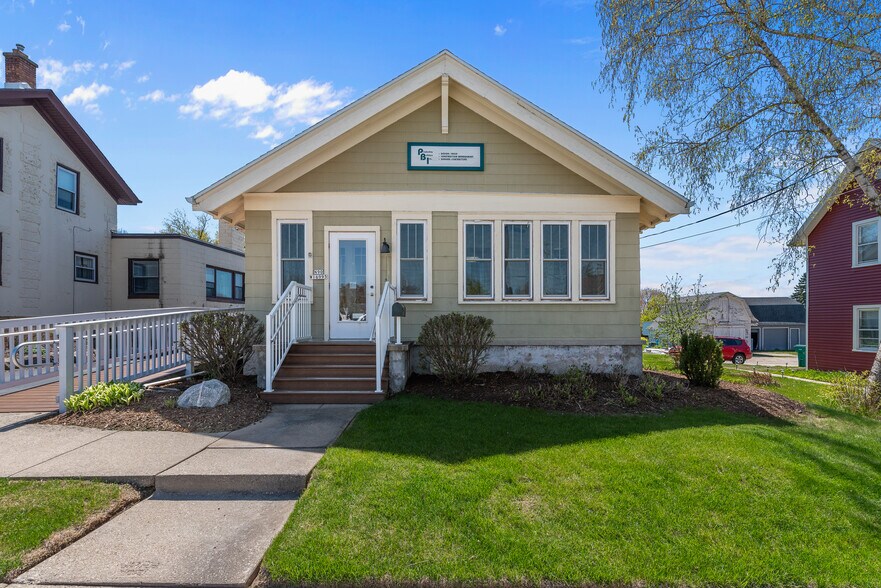 N90W16995 Appleton Ave, Menomonee Falls, WI à vendre - Photo principale – Image 1 sur 17