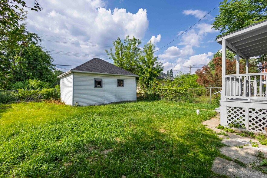 553 Belmont St, Detroit, MI à vendre - Photo de l’immeuble – Image 3 sur 37