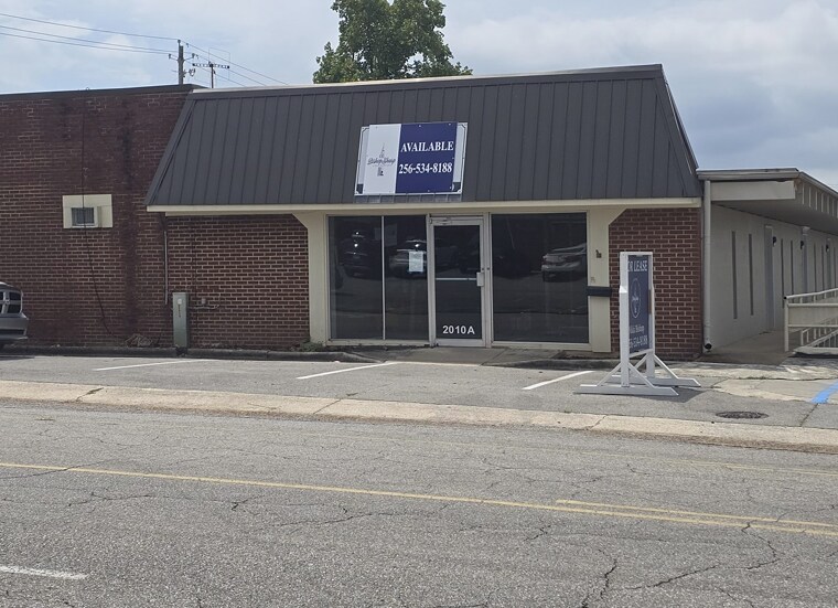 117 Longwood Dr SE, Huntsville, AL à louer - Photo de l’immeuble – Image 3 sur 21