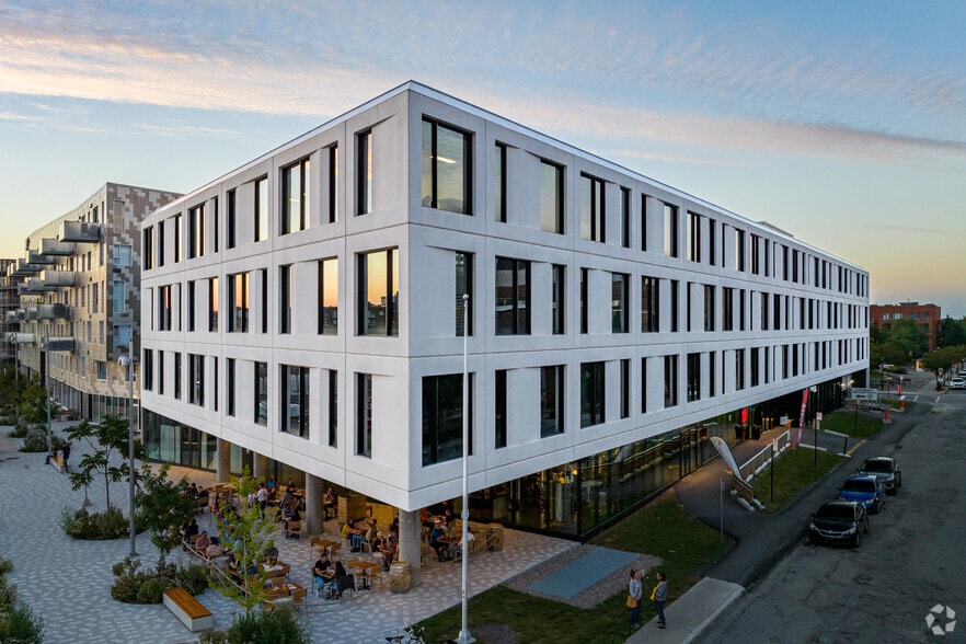 2600 Rue William Tremblay, Montréal, QC à louer - Photo de l’immeuble – Image 1 sur 17