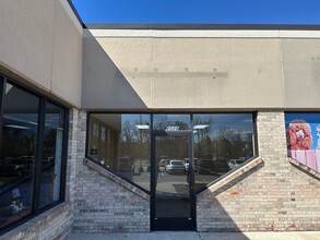 6012-6054 Rochester Rd, Troy, MI à louer Photo de l’immeuble– Image 2 sur 9