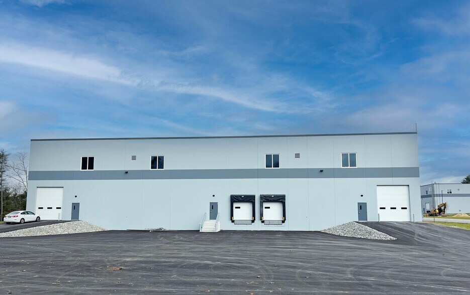 93 Dow Rd, Bow, NH à louer - Photo de l’immeuble – Image 2 sur 4