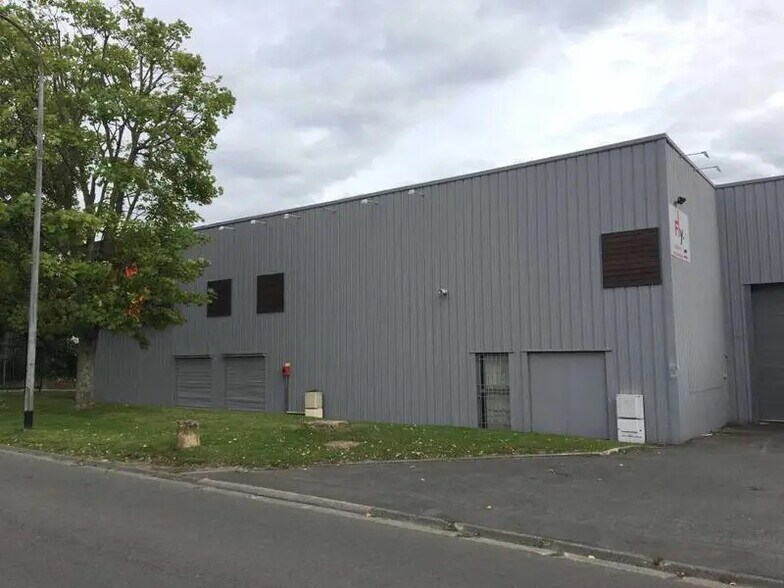 Local d’activités dans VILLENEUVE-D'ASCQ à louer - Photo de l’immeuble – Image 3 sur 4