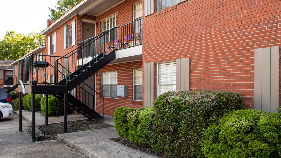 2008 Oak Grove Rd, Hattiesburg, MS à vendre - Photo principale – Image 1 sur 4