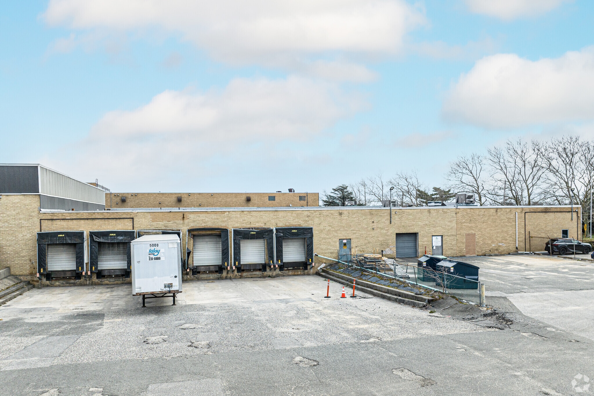 303-325 Marcus Blvd, Deer Park, NY à louer Photo de l’immeuble– Image 1 sur 3