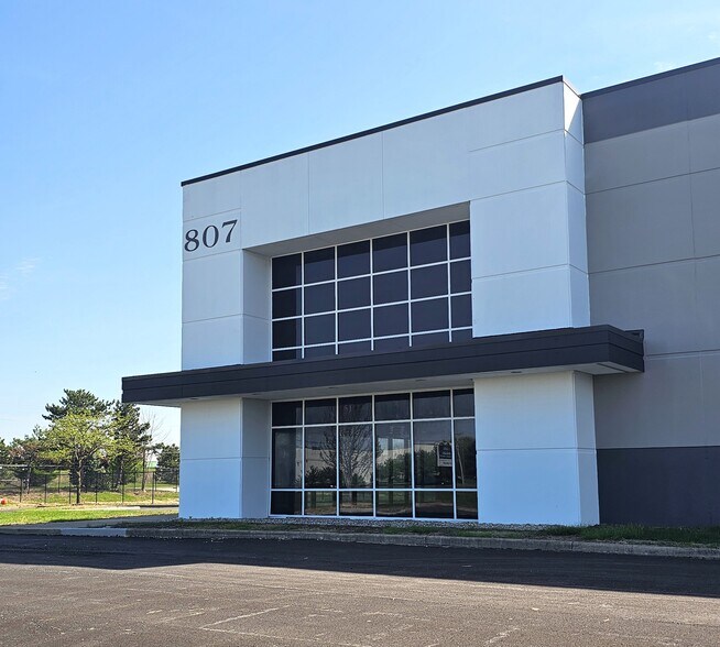 807 Perry Rd, Plainfield, IN à louer - Photo de l’immeuble – Image 2 sur 5