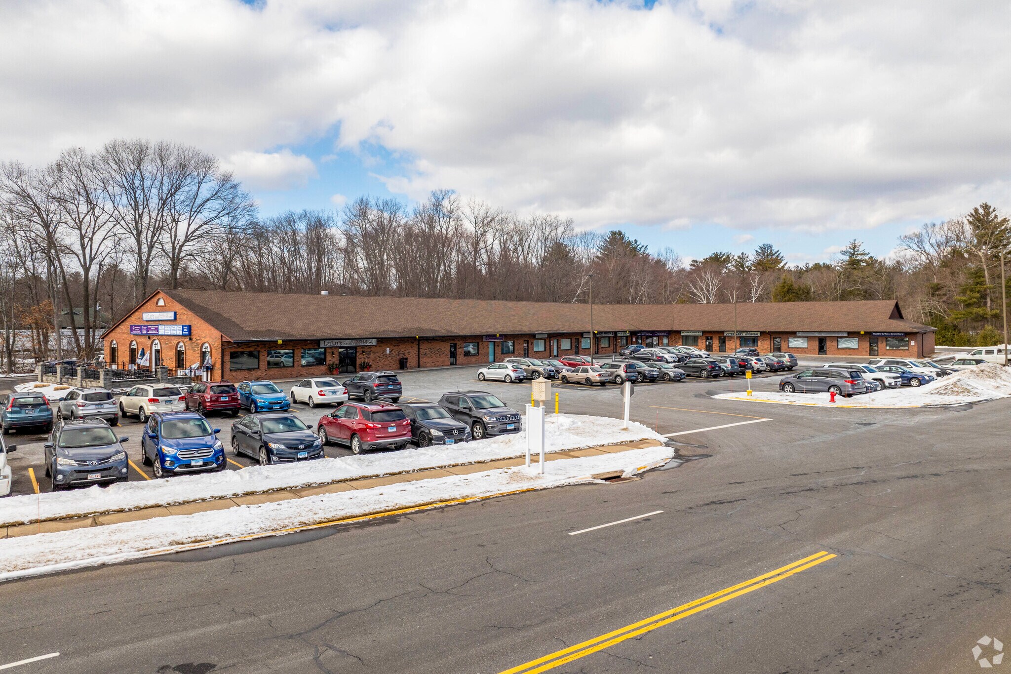 151 Hazard Ave, Enfield, CT à louer Photo principale– Image 1 sur 5