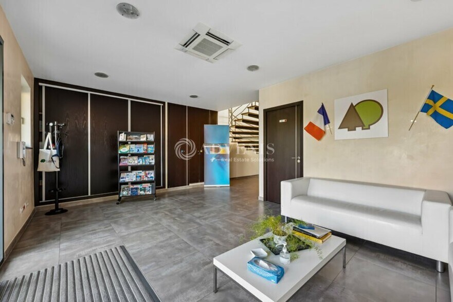 Bureau dans Bussy Saint Martin à louer - Hall d’entrée – Image 3 sur 12