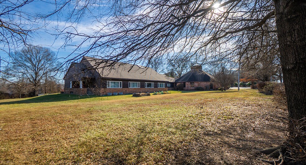 14301 Laurel Bowie Rd, Laurel, MD à vendre - Photo de l’immeuble – Image 2 sur 6