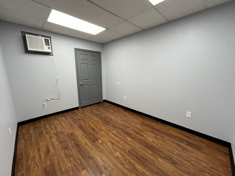 16261 Hollister St, Houston, TX à louer - Photo de l’immeuble – Image 2 sur 23