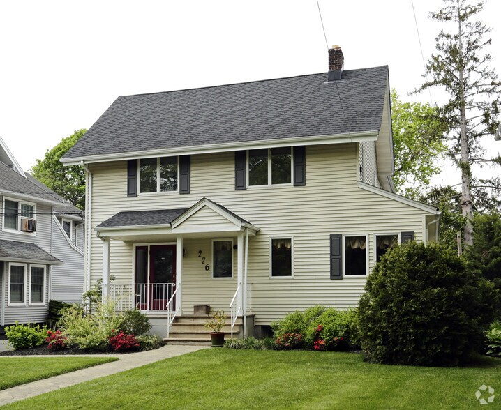 226 Saint Paul St, Westfield, NJ à louer - Photo principale – Image 1 sur 12