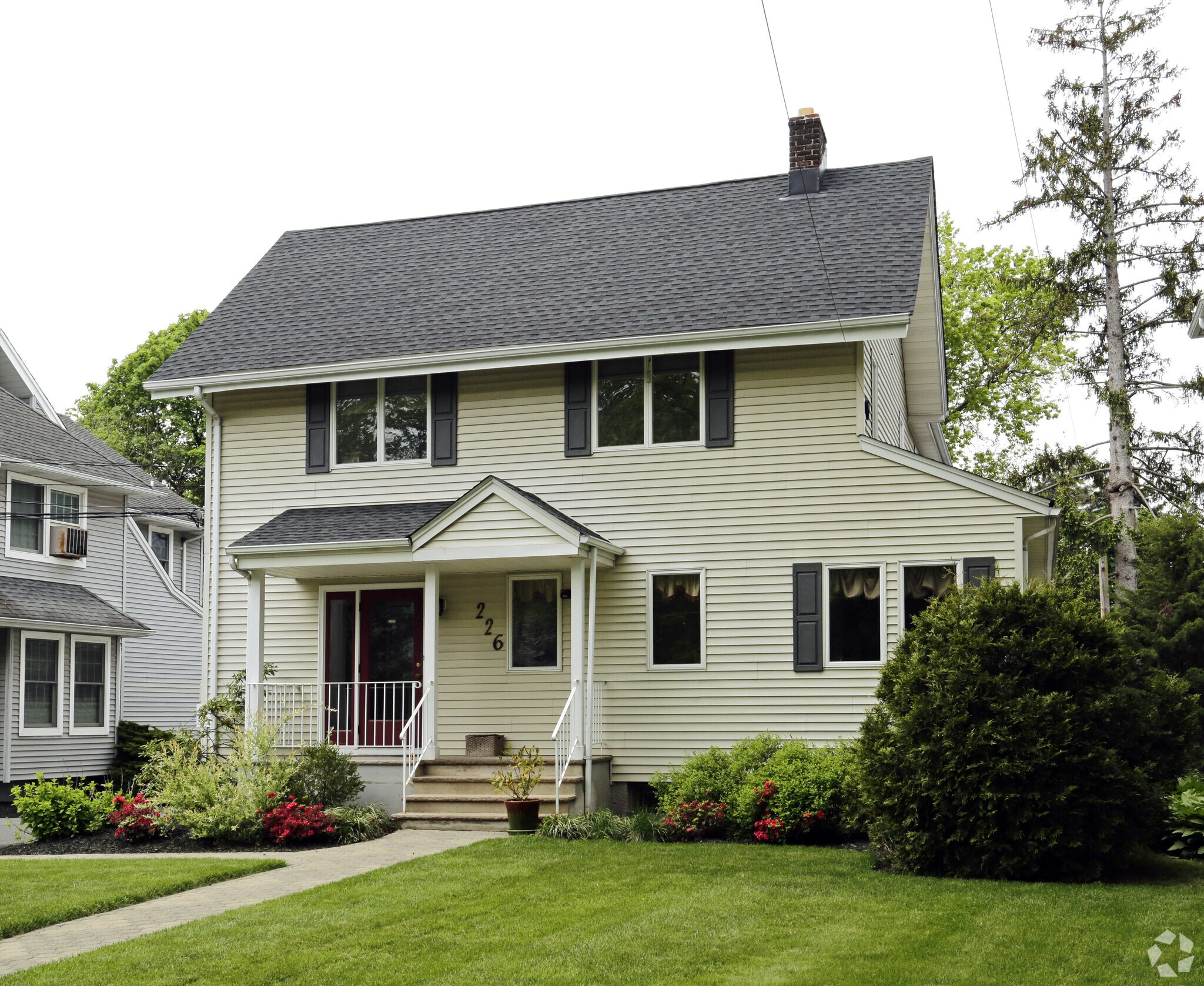 226 Saint Paul St, Westfield, NJ à louer Photo principale– Image 1 sur 13