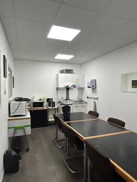 Local d’activités dans Lesquin à louer - Photo de l’immeuble – Image 3 sur 5