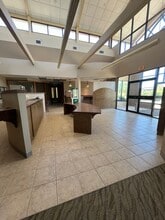 5520 Hedge Lane Ter, Shawnee, KS à vendre Photo intérieure– Image 2 sur 5