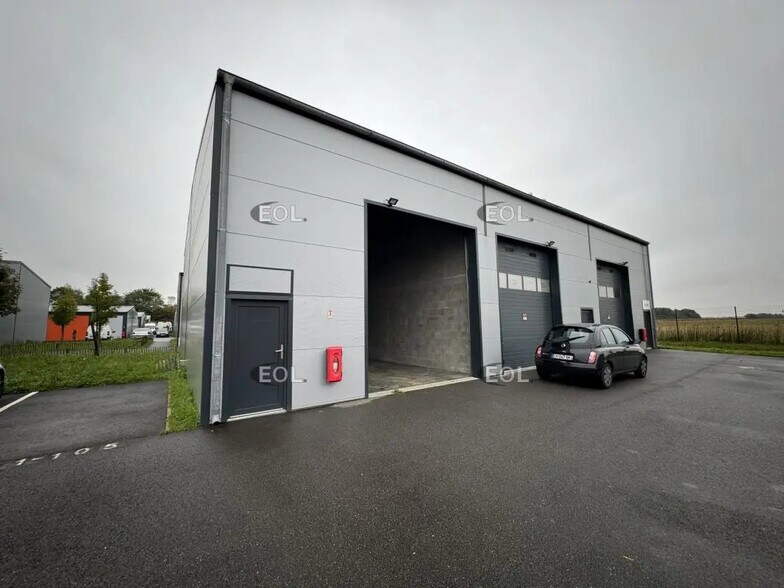 Local d’activités dans Combs-la-Ville à louer - Photo de l’immeuble – Image 1 sur 4