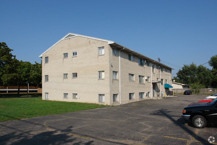 1017 Legrand Dr, Lansing, MI à vendre - Photo de l’immeuble – Image 2 sur 2