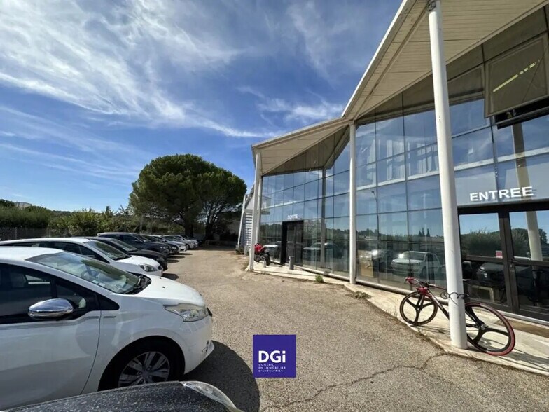 Local d’activités dans Nîmes à louer - Photo de l’immeuble – Image 2 sur 7