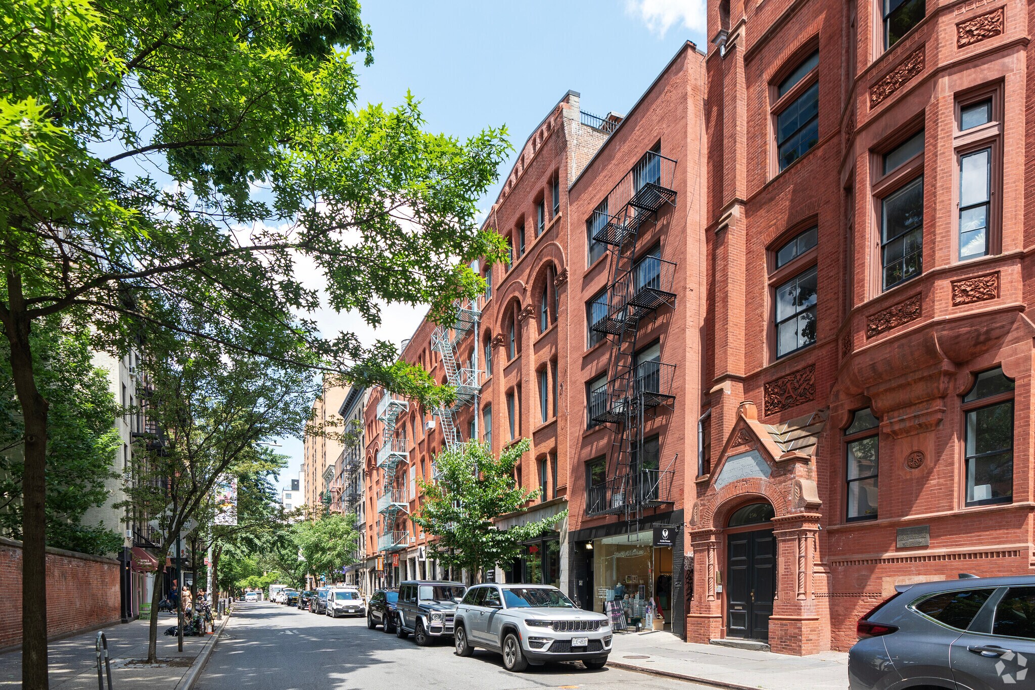 262-272 Mott St, New York, NY à louer Photo principale– Image 1 sur 6
