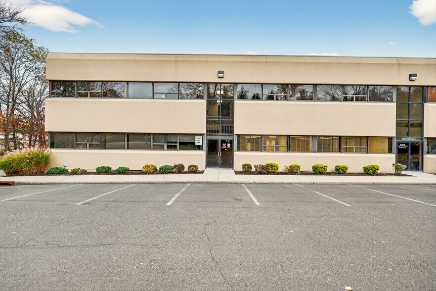 Office and Industrial Condo Portfolio portefeuille de 3 biens à vendre sur LoopNet.fr - Photo de l’immeuble – Image 3 sur 21