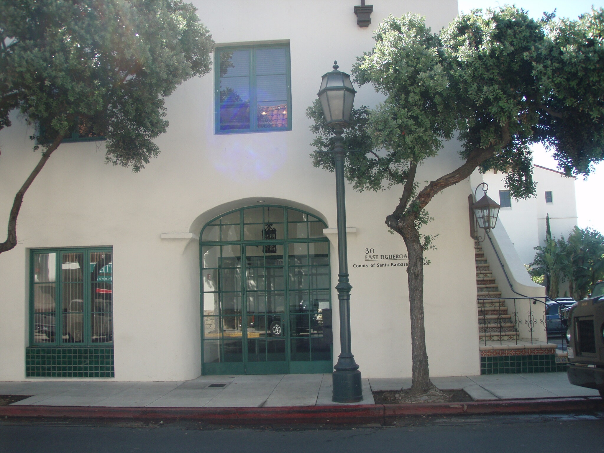 30 E Figueroa St, Santa Barbara, CA à louer Photo de l’immeuble– Image 1 sur 2