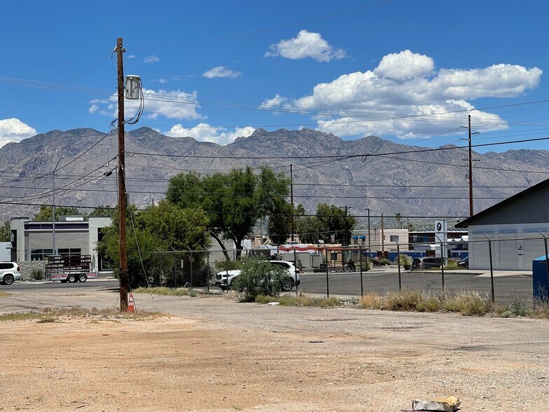 3408 E Grant Rd, Tucson, AZ à vendre - Photo de l’immeuble – Image 2 sur 6