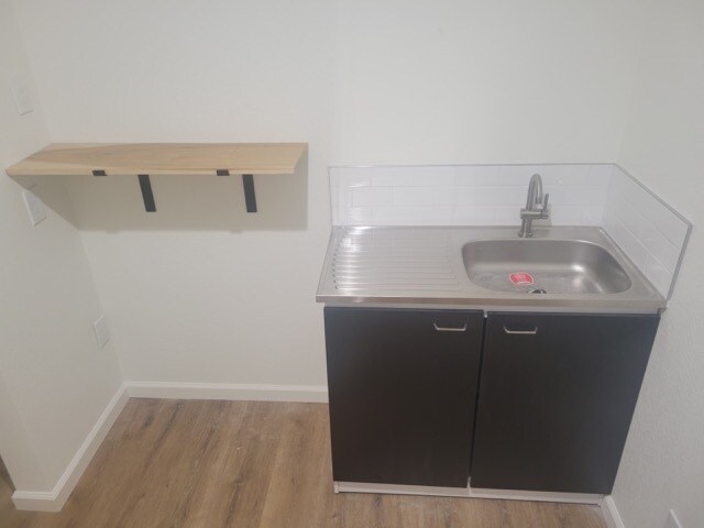 323 E San Joaquin Ave, Tulare, CA à louer - Photo de l’immeuble – Image 3 sur 11