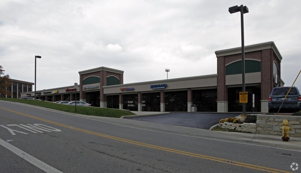 8002-8022 Hosbrook Rd, Cincinnati, OH à louer - Photo de l’immeuble – Image 3 sur 4