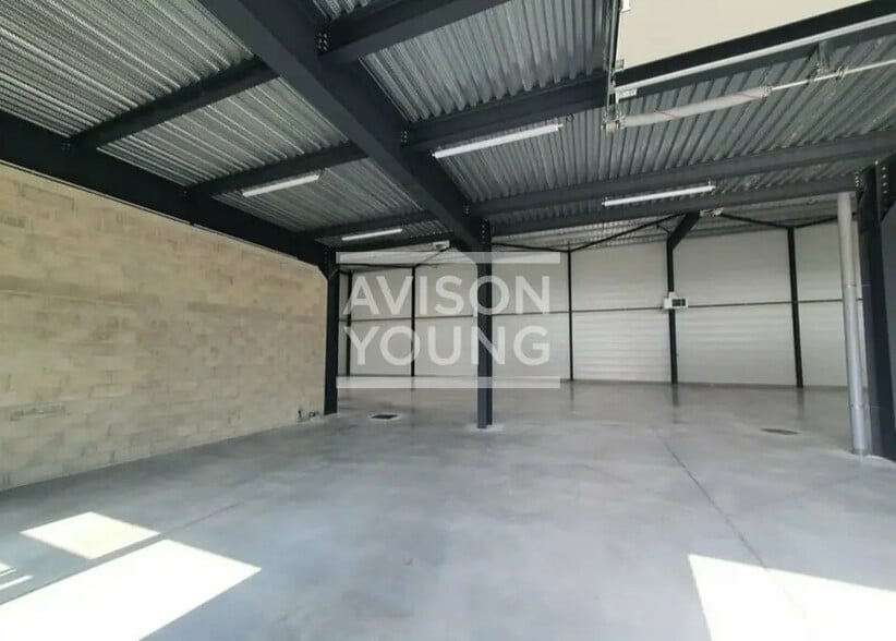 Local d'activités dans Bondoufle à vendre - Photo de l’immeuble – Image 3 sur 4