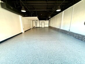 123 W Defee Ave, Baytown, TX à louer Photo intérieure– Image 1 sur 1