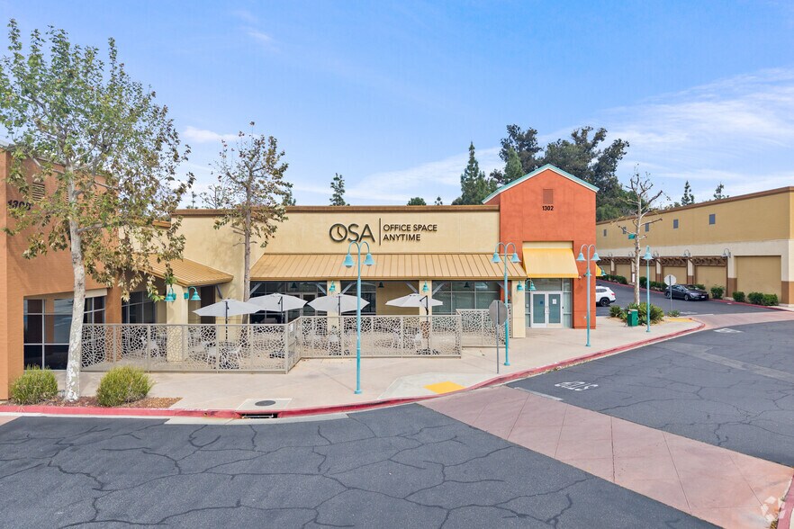 1302 Madera Rd, Simi Valley, CA à louer - Photo de l’immeuble – Image 3 sur 24