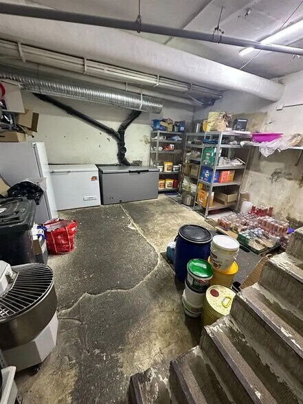 Local commercial dans Paris à louer - Photo intérieure – Image 1 sur 3