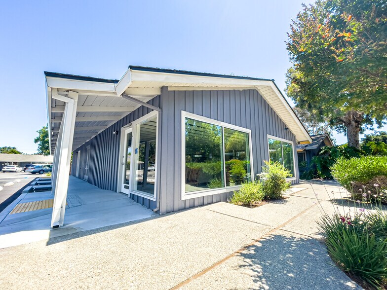 621 E Campbell Ave, Campbell, CA à louer - Photo de l’immeuble – Image 2 sur 12