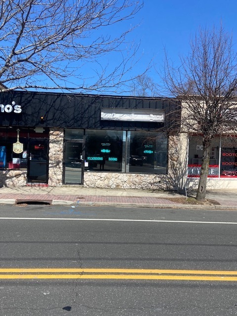 75-77 W Main St, East Islip, NY à louer Photo de l’immeuble– Image 1 sur 4