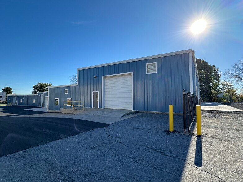 185 Hempt Rd, Mechanicsburg, PA à louer - Photo de l’immeuble – Image 3 sur 15
